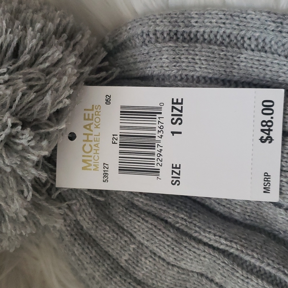 GREY MICHAEL KORS POM POM KNIT BEANIE HAT New with tag.